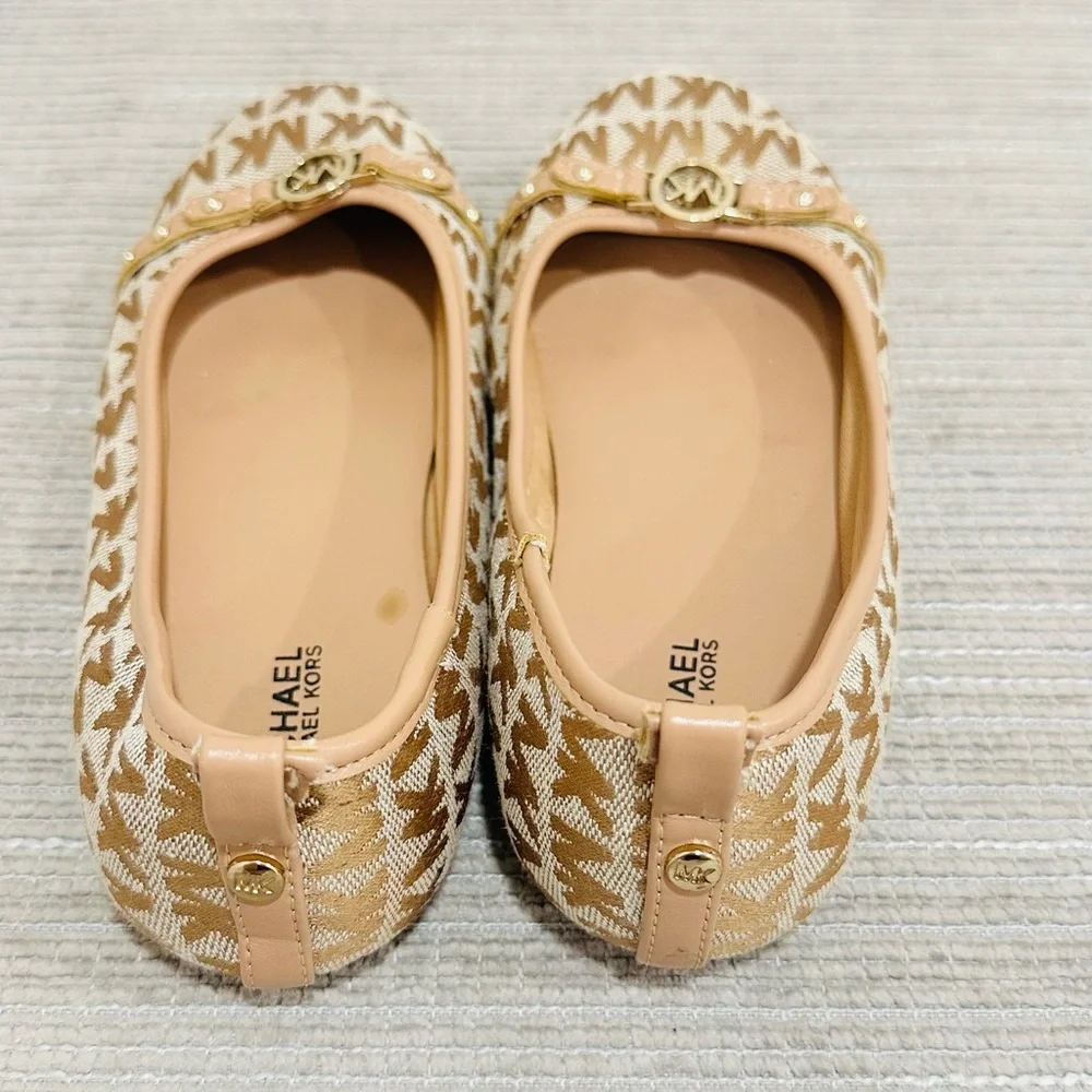 Michael Kors Fatima Ballet Flats Slip On Shoes Tan Monogram Size 3‎